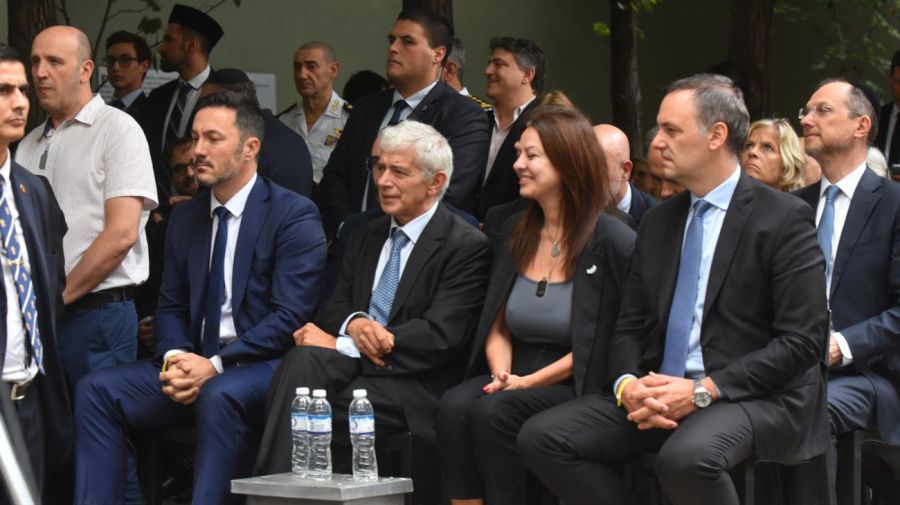 Javier Milei asistió al acto en memoria de la víctimas del atentado a la Embajada de Israel