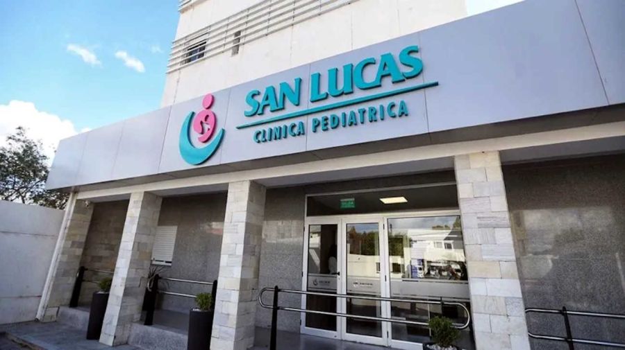 NEUQUÉN sigue internado en clínica San Lucas, el niño de 3 años olvidado dentro del auto por 5 hora 20240319s