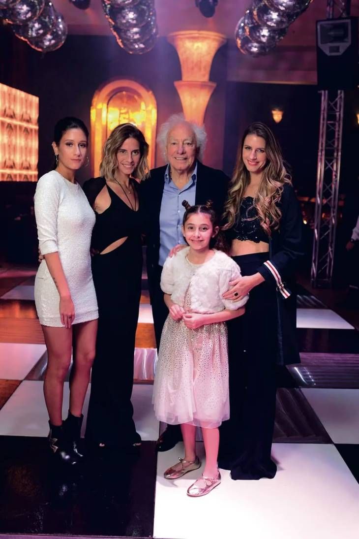 Guillermo Coppola y sus hijas 
