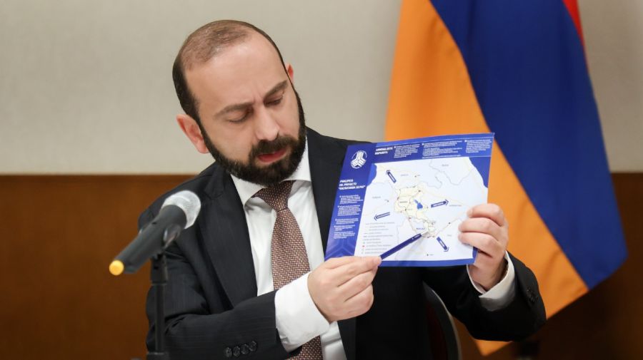 El Ministro de Asuntos Exteriores de Armenia, Ararat Mirzoyan