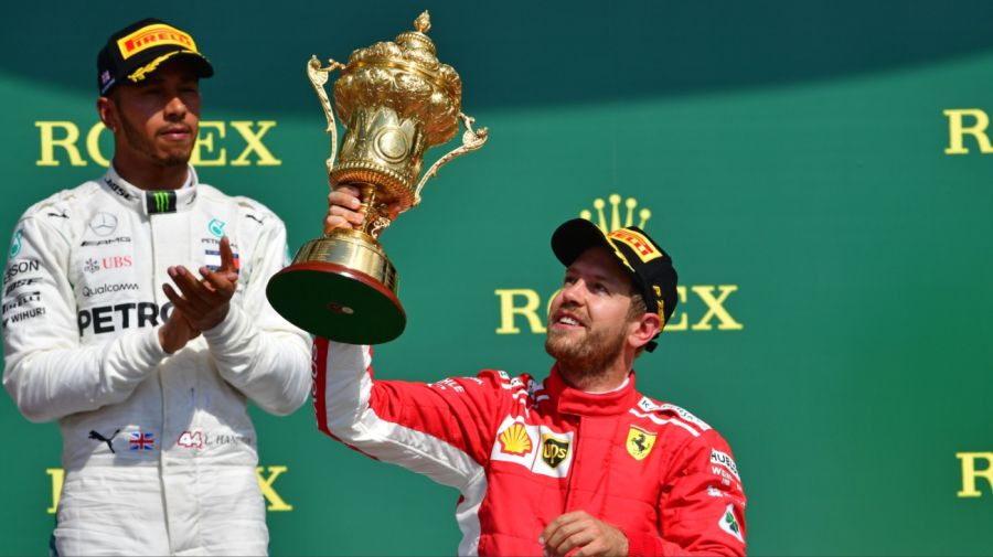 Vettel podría tomar el lugar de Hamilton en Mercedes. 