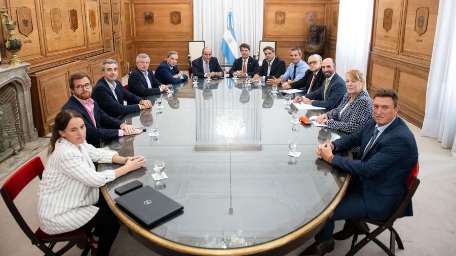 Nicolás Posse y el ministro del Interior, Guillermo Francoscon los diputados por Hacemos Coalición Federal 20240408