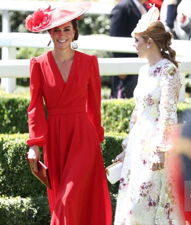 Las mejores fotos de Kate Middleton marcando tendencia con sombreros