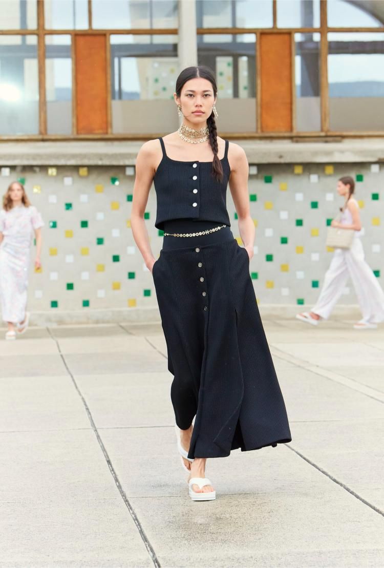 Chanel, sueño de una tarde de verano: la elegancia mediterránea protagonizan su último desfile