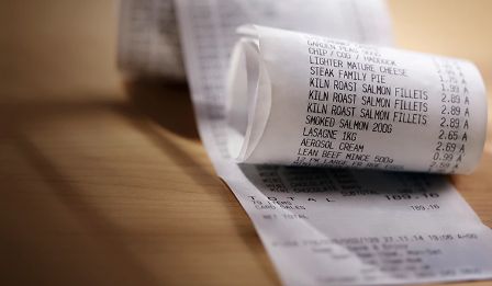 El Gobierno busca que en todos los tickets y facturas se exhiban los impuestos que pagan los consumidores.