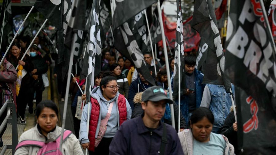 corte de organizaciones de izquierda en Av Maipu, Vicente Lopez