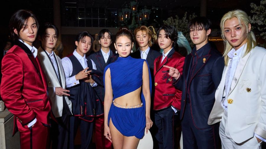Jennie y Stray Kids