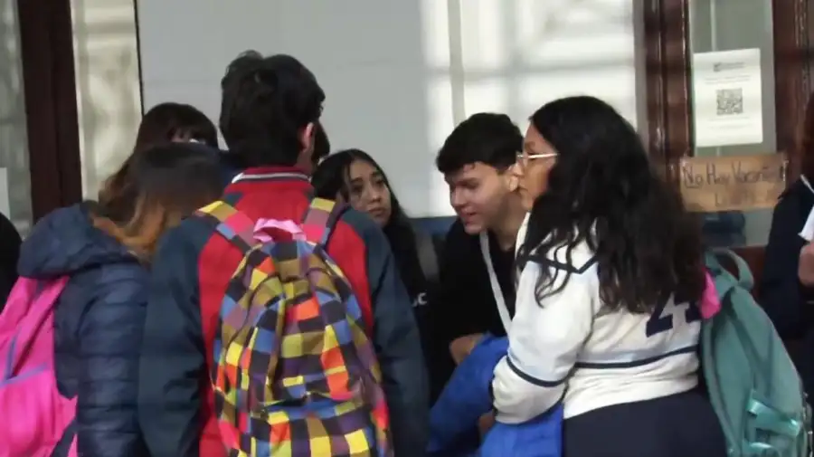 Requisas en un colegio en el ingreso de los alumnos