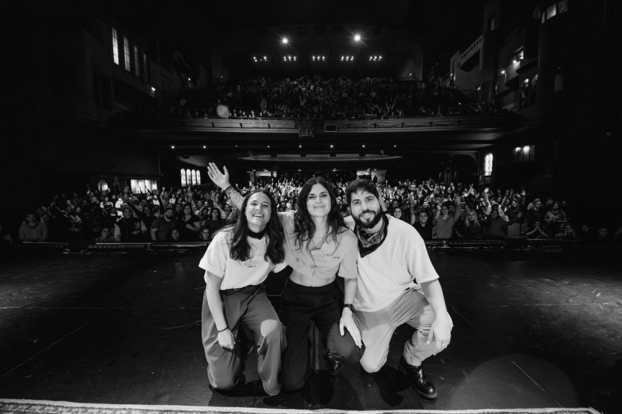 ELVIRA SASTRE, MARÍA MUR Y MANU MIGUEZ