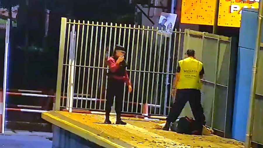 Un guardia mató de una trompada a un hombre que no quería salir de la estación del tren