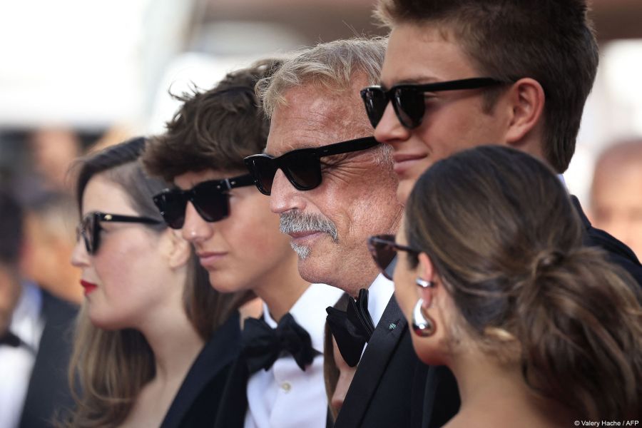El hijo de Kevin Costner hizo su debut como actor en el Festival de Cannes