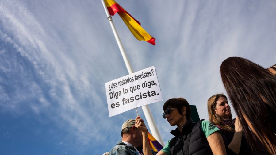 Manifestantes en Madrid contra Milei y Vox 20240519
