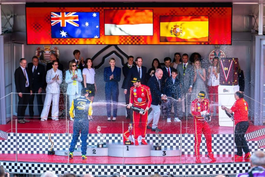 El príncipe Alberto de Mónaco se emocionó y lloró por la victoria de Charles Leclerc en la F1