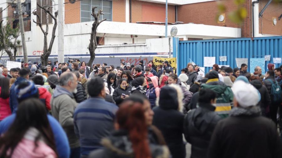 Grabois encabeza protesta en la puerta del depósito de Villa Martelli