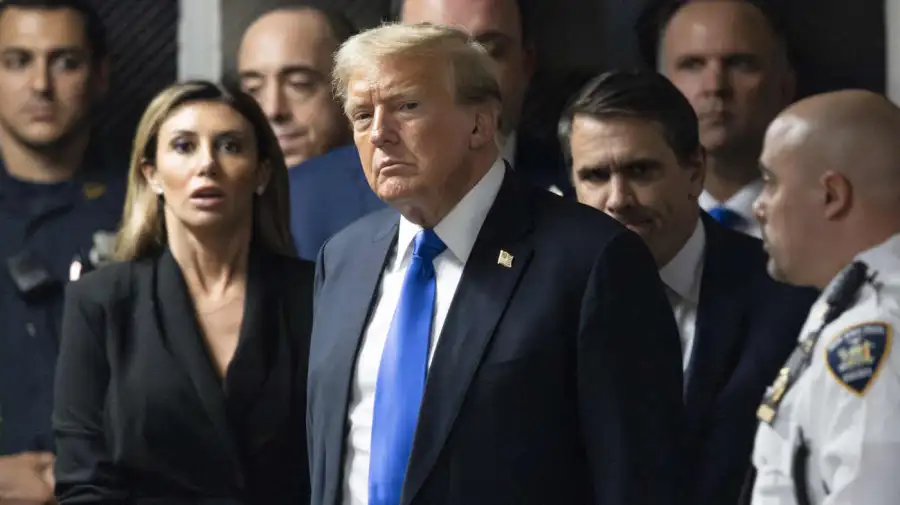 Donald Trump abandona la sala del tribunal después de ser declarado culpable 20240530