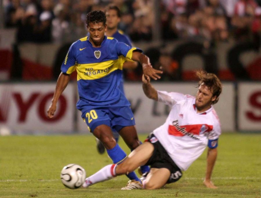 En su breve paso por Boca, Guarín disputó un Superclásico ante River. 