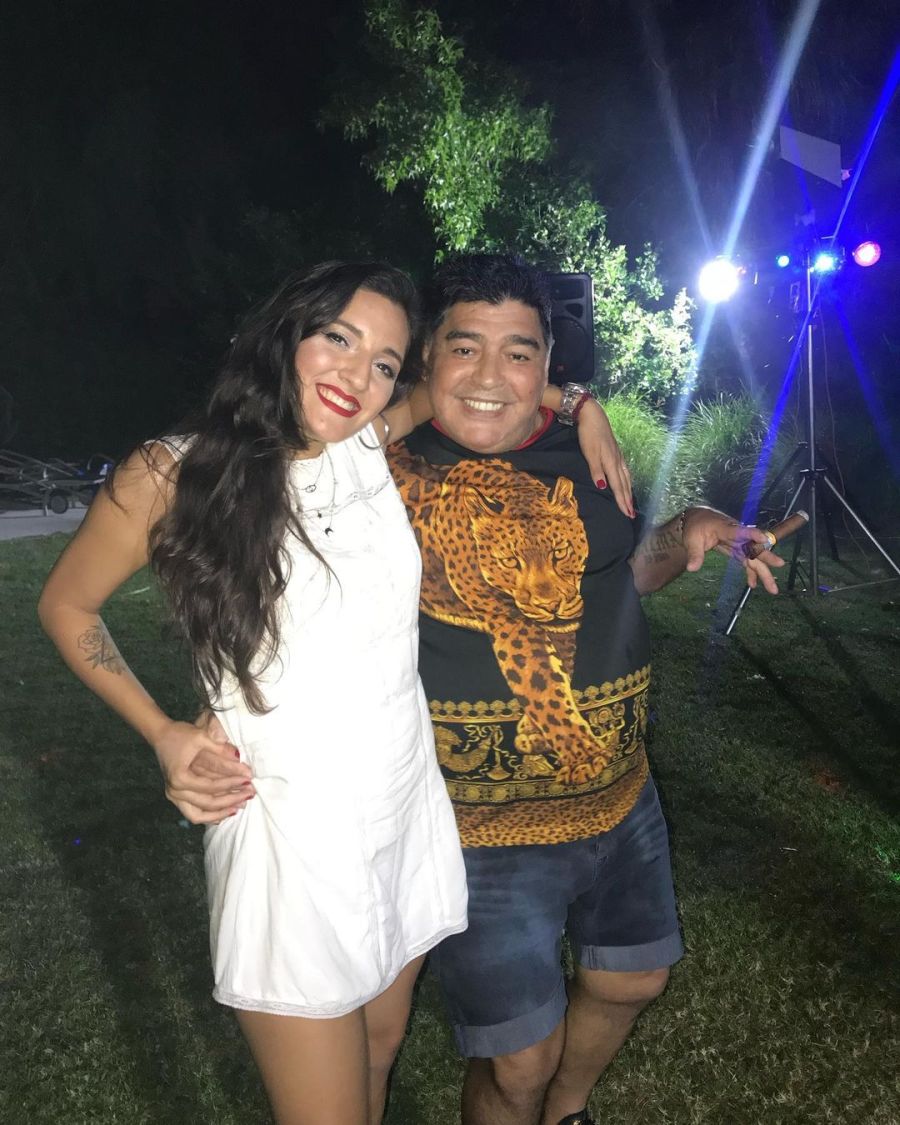 Lejos de todos: a qué se dedica Jana Maradona