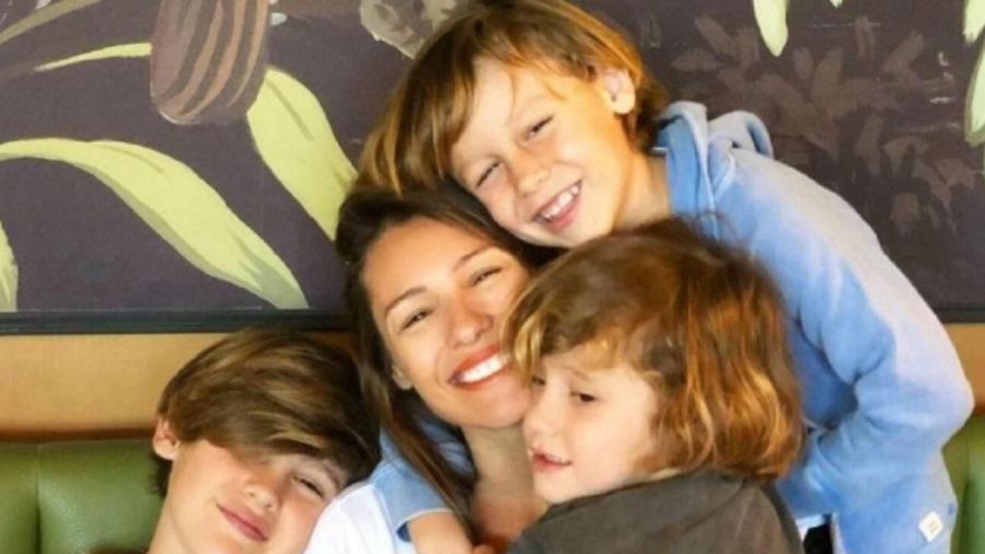 Pampita y sus hijos 