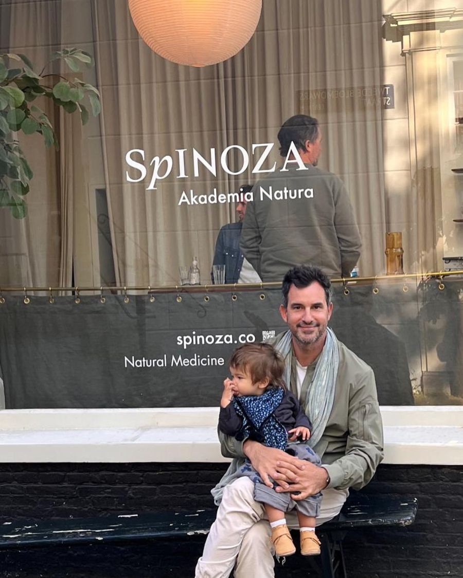 El look hippie chic de Tao el hijo de Calu y Aito de La Rua