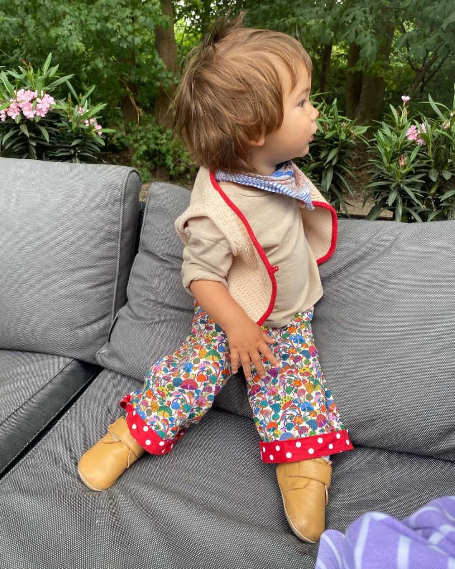 El look hippie chic de Tao el hijo de Calu y Aito de La Rua