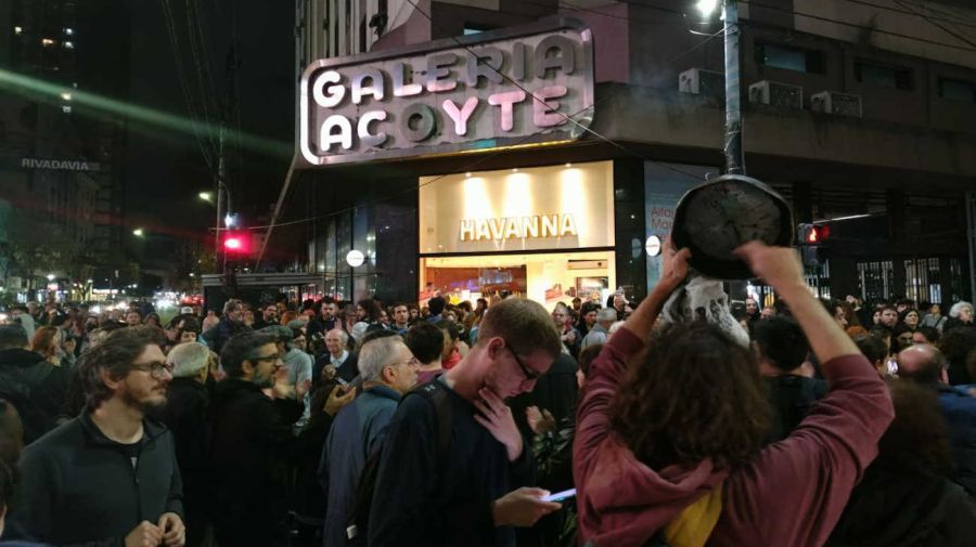 Cacerolazo en caballito 20240612