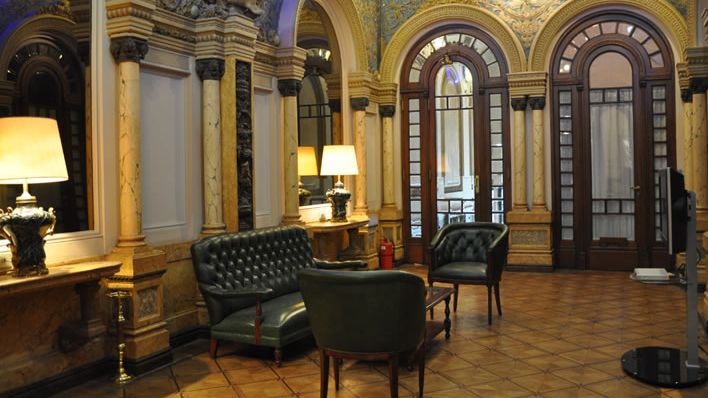 La provincia de San Luis vende su maravilloso edificio de la calle Azcuénaga al 1000.