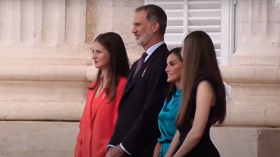 El look de Letizia Ortiz y sus hijas, Leonor y Sofía, durante el relevo solemne de la Guardia Real