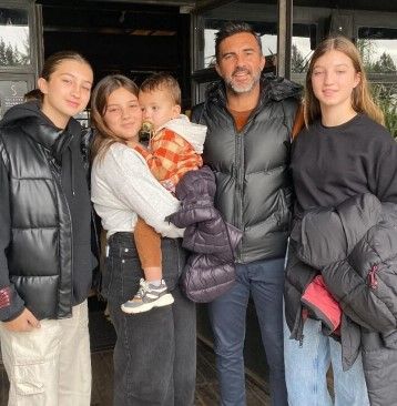 Fabián Cubero junto a sus hijos