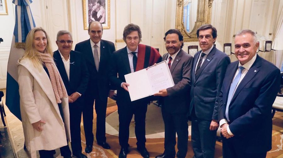 El presidente Javier Milei se reunió con los gobernadores de Jujuy, Salta, Tucumán, y de Catamarca en Casa Rosada.