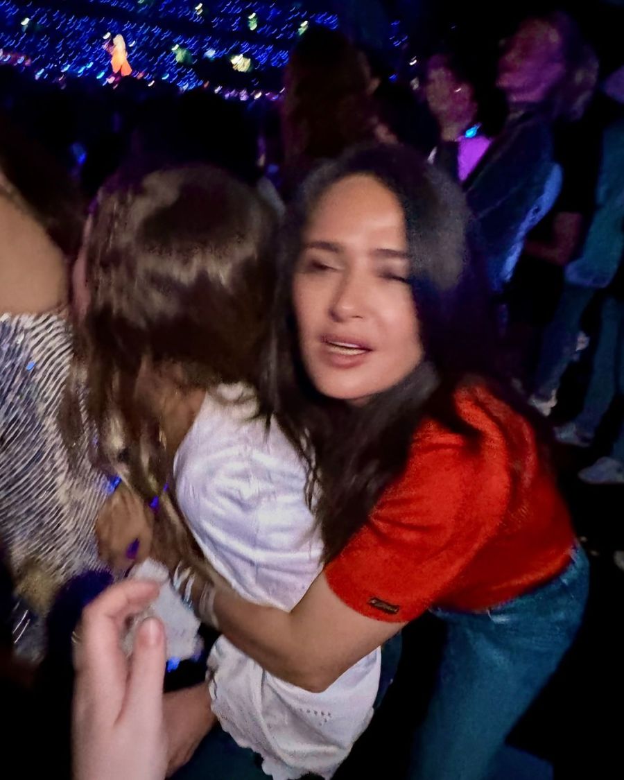 Salma Hayek y Nicola Coughlan disfrutaron del show de Taylor Swift en Londres