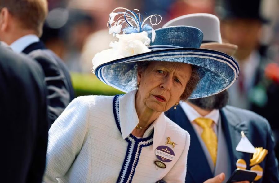 La princesa Ana de Inglaterra fue internada por una “conmoción cerebral” tras sufrir un accidente con un caballo