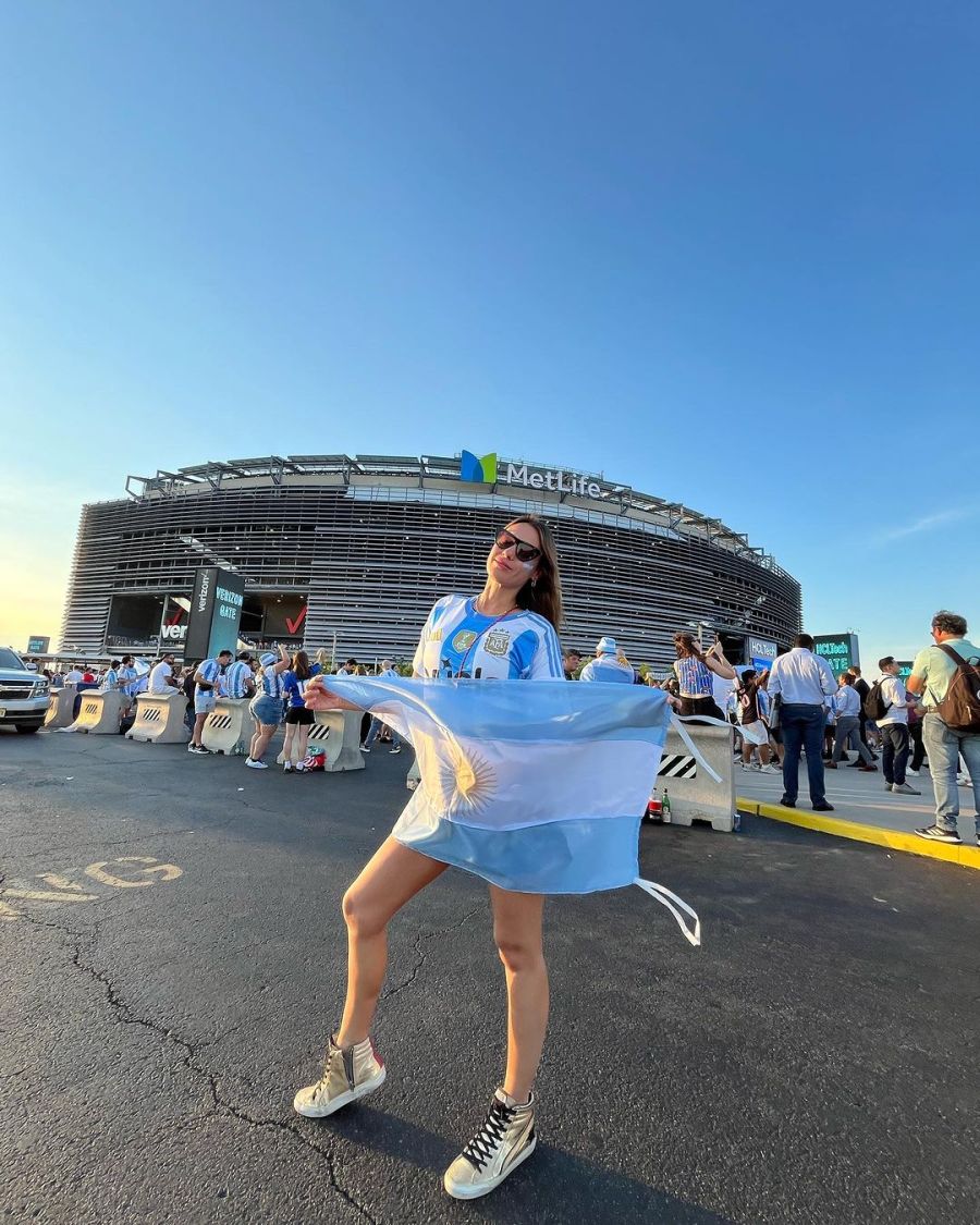 Una a una, las fotos de Pampita junto a Ana García Moritán en Nueva Jersey para ver a la Selección Argentina