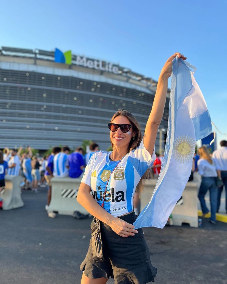 Una a una, las fotos de Pampita junto a Ana García Moritán en Nueva Jersey para ver a la Selección Argentina