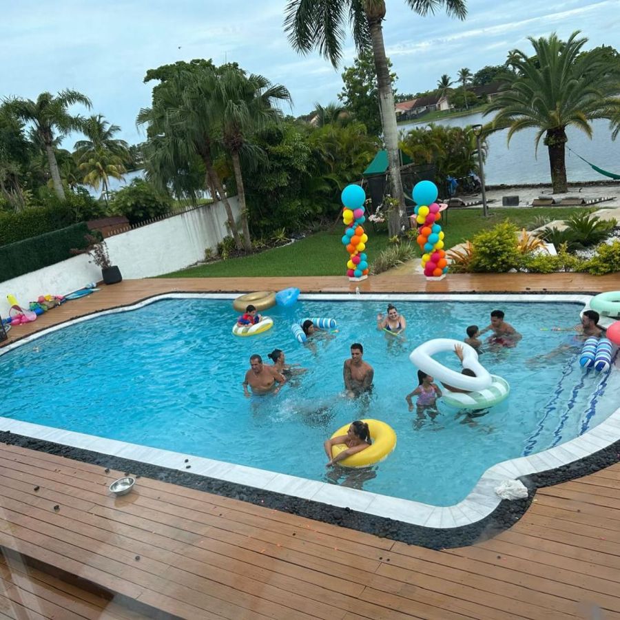 Así fue la pool party de Ava, la hija del Dibu Martínez, para celebrar su cumpleaños inspirado en Moana