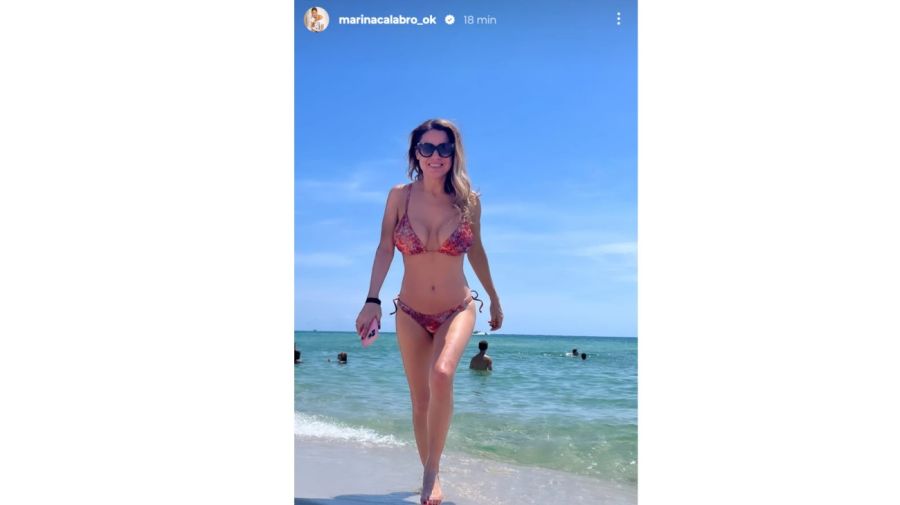 Marina Calabró en la playa