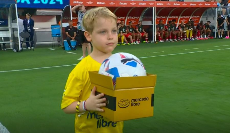 La sorprendente aparición de Mirko en el partido de la Selección Argentina