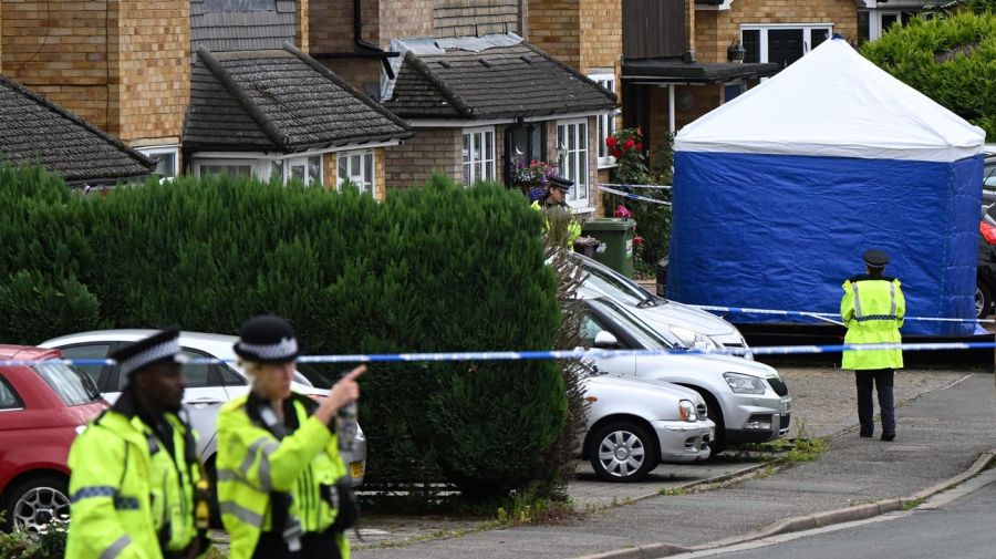 Un hombre asesinó a tres familiares de un comentarista de la BBC