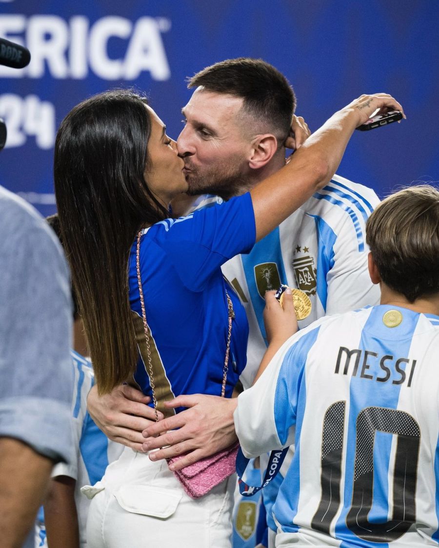 El romántico momento de Leo Messi y Antonela Roccuzzo tras la victoria de la Selección Argentina