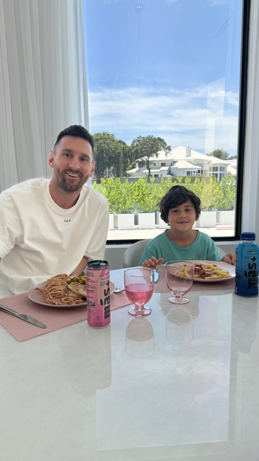 Lionel Messi compartió una foto con su hijo Ciro y se volvió viral