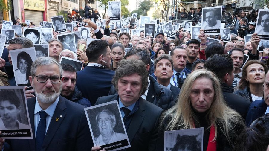 El presidente Javier Milei en el Acto del 30 aniversario del atentado en la sede de AMIA