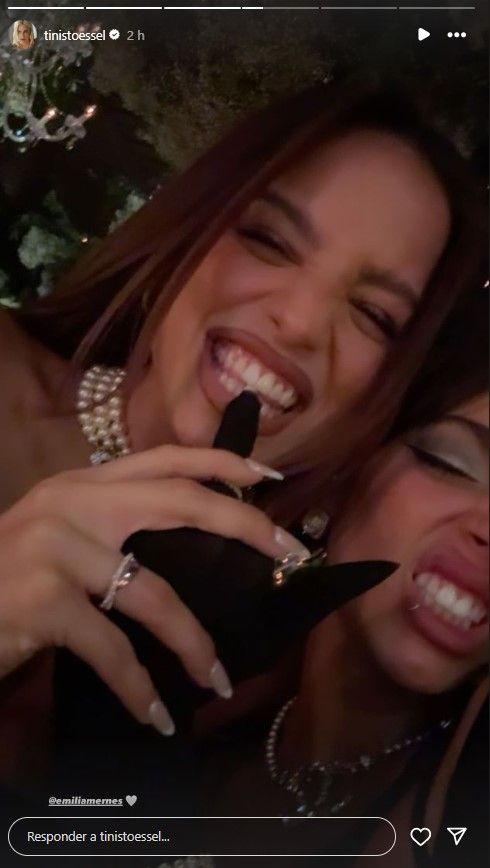 Así fue el look total black que eligió Tini Stoessel para la boda de Oriana Sabatini y Paulo Dybala