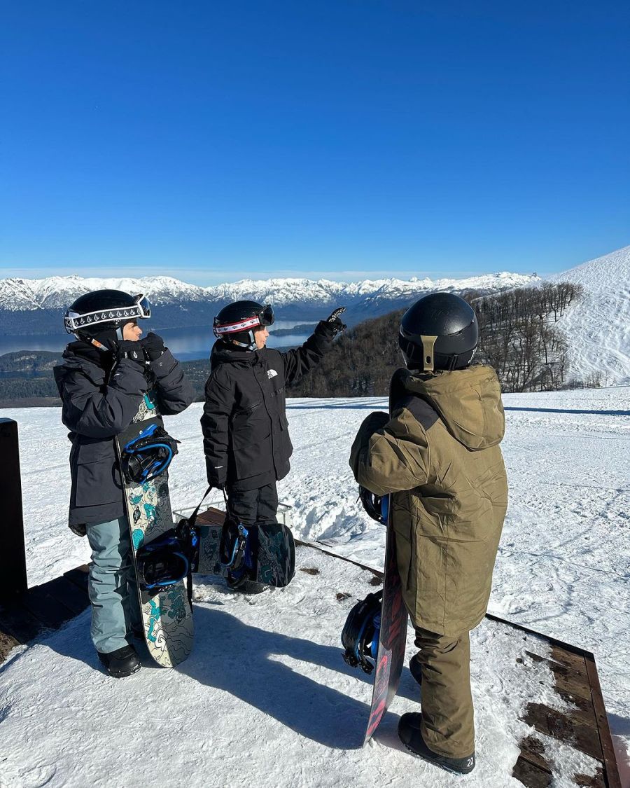 Las mejores fotos de Pampita de vacaciones en la Patagonia junto a sus hijos