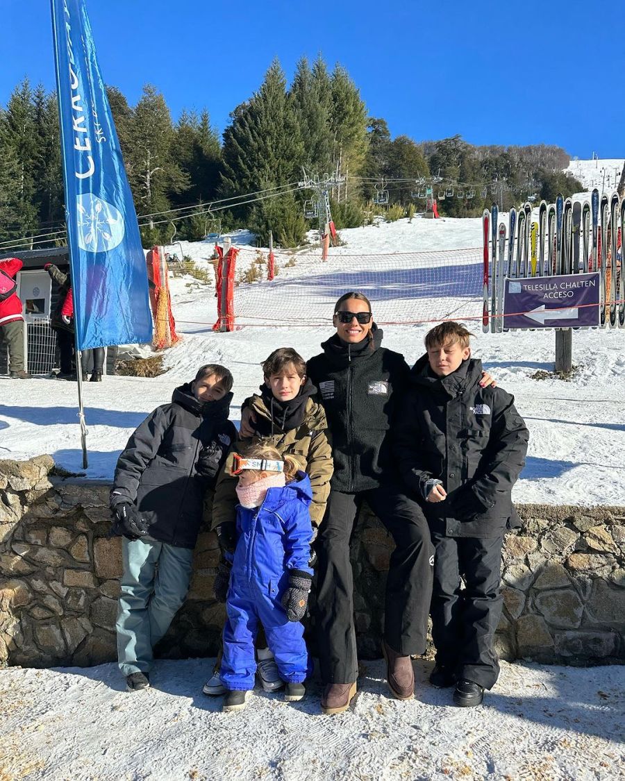 Las mejores fotos de Pampita de vacaciones en la Patagonia junto a sus hijos