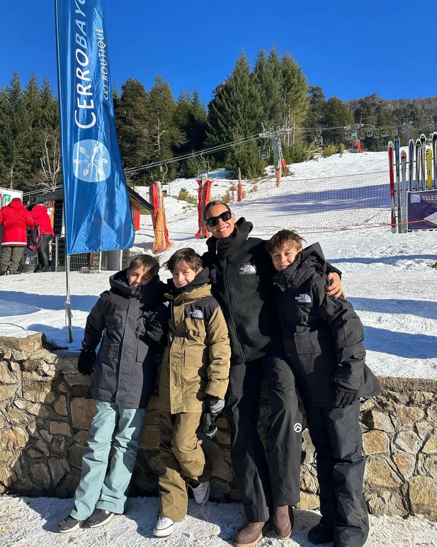 Las mejores fotos de Pampita de vacaciones en la Patagonia junto a sus hijos