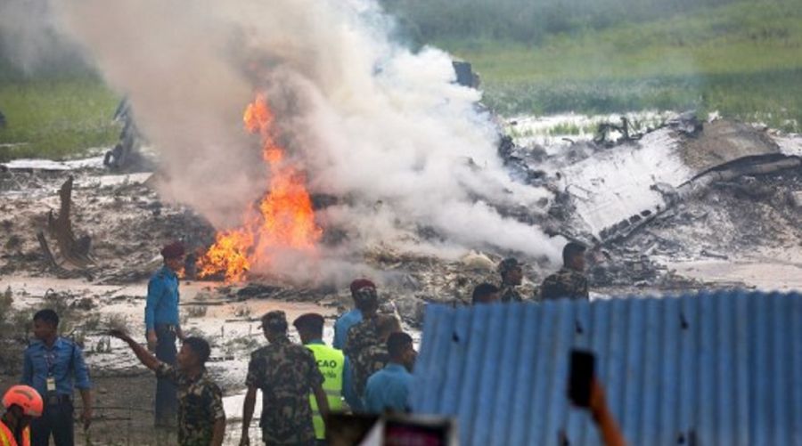 Avión se estrella en Nepal