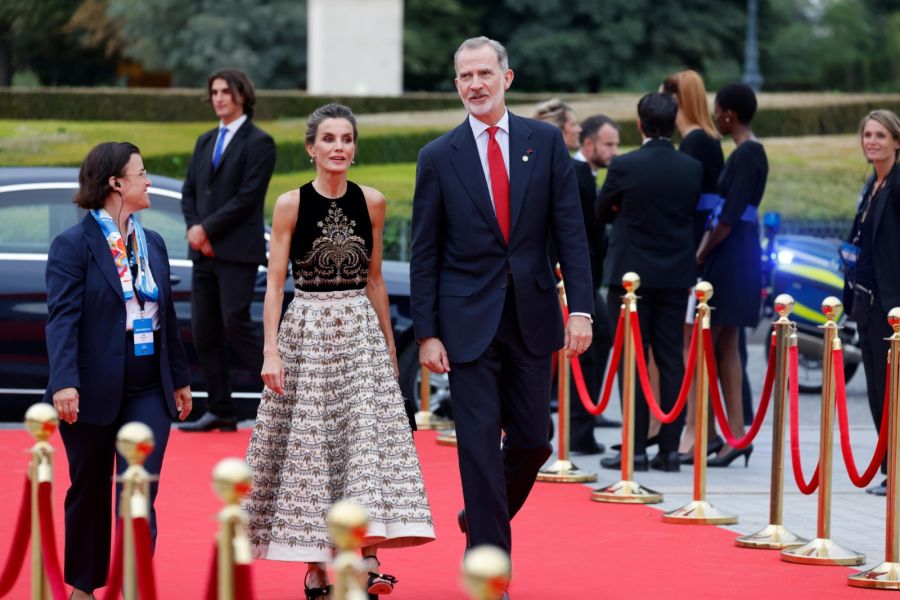 Letizia Ortiz y su delicado look de Dior para la visita a París, sede de los Juegos Olímpicos 2024