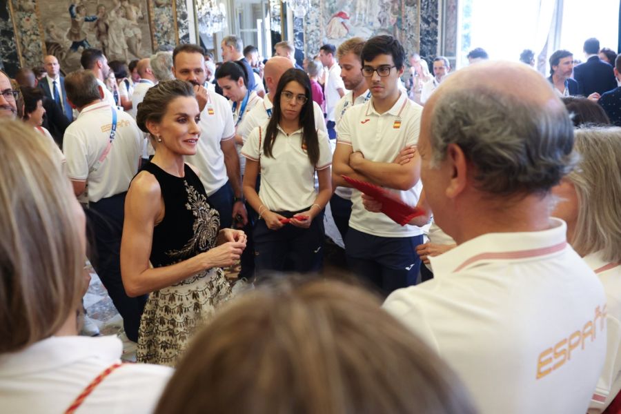 Letizia Ortiz y su delicado look de Dior para la visita a París, sede de los Juegos Olímpicos 2024