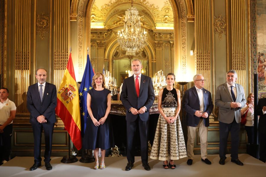 Letizia Ortiz y su delicado look de Dior para la visita a París, sede de los Juegos Olímpicos 2024