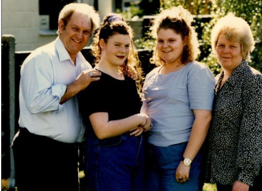 Louise Brown y familia