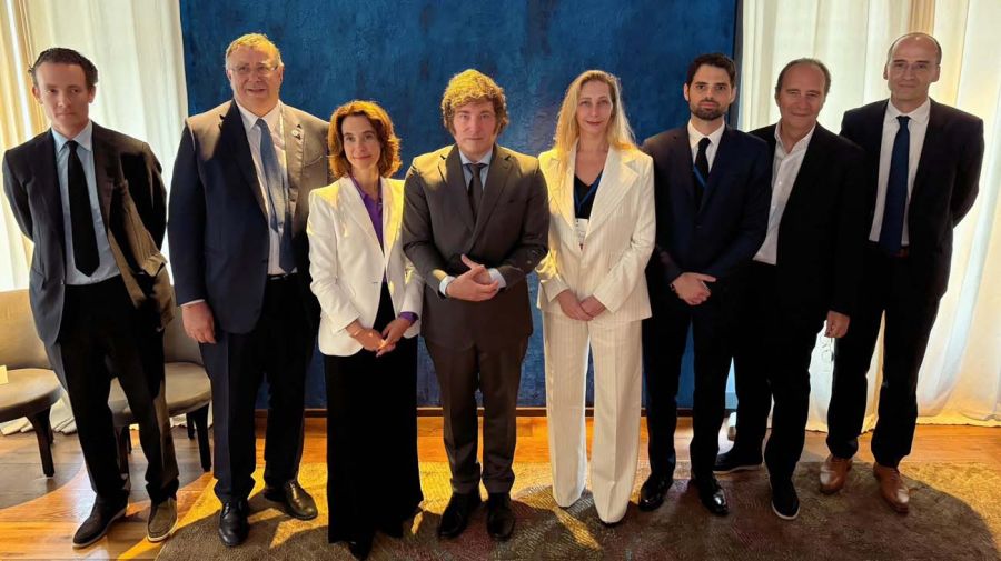 Javier Milei junto a empresarios franceses 20240727